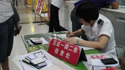 陜西兩起特大交通事故 汽車站安檢門與X光安檢機并用