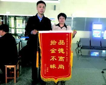 車站安檢門檢測(cè)很重要：女士將包遺落車站日照車站安檢處！