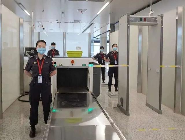 玉林機場安檢門檢測口探測發(fā)現(xiàn)危險物品[圖]