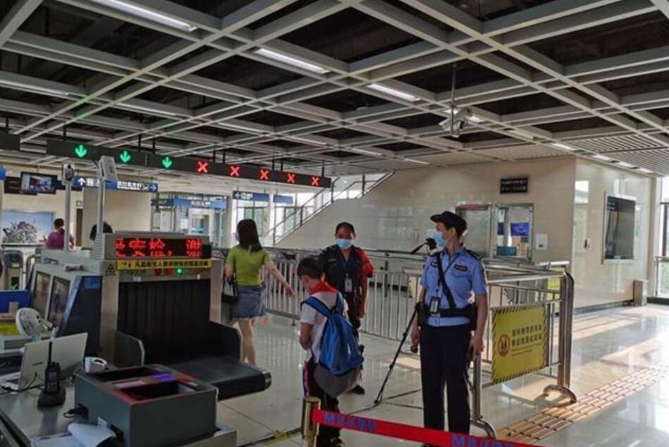 武漢地鐵和火車站裝備測溫安檢門迎戰(zhàn)開學季[圖]